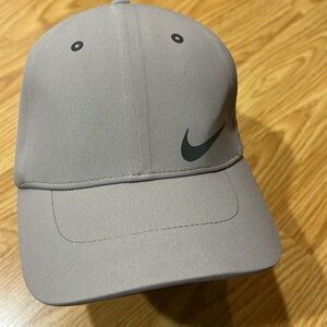 NWOT- Nike beige baseball cap - adjustable unisex